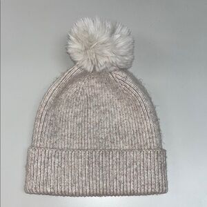 Madden Girl Cozy Knit Cream Beanie with Pom Pom/ one size preowned